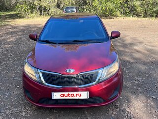 2013 Kia Rio III, красный, 835000 рублей, вид 3