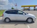 2007 Kia Carens II (UN), серебристый, 1100000 рублей - вид 1