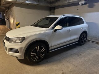 2012 Volkswagen Touareg II, белый, 1750000 рублей, вид 3