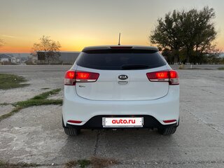 2015 Kia Rio III Рестайлинг, белый, 970000 рублей, вид 4