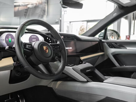 2026 Porsche Cayenne Coupé Electric IV, серый, 15800000 рублей, вид 4