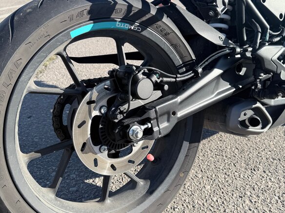 2023 CFMoto 300SR, серый, 379000 рублей - вид 5