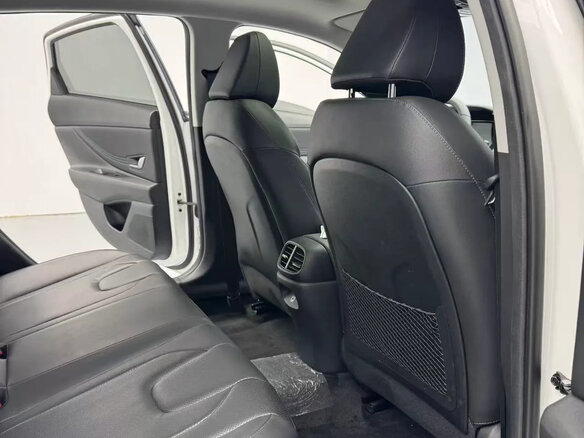 2023 Hyundai Elantra VII (CN7) Рестайлинг, белый, 1700000 рублей - вид 18