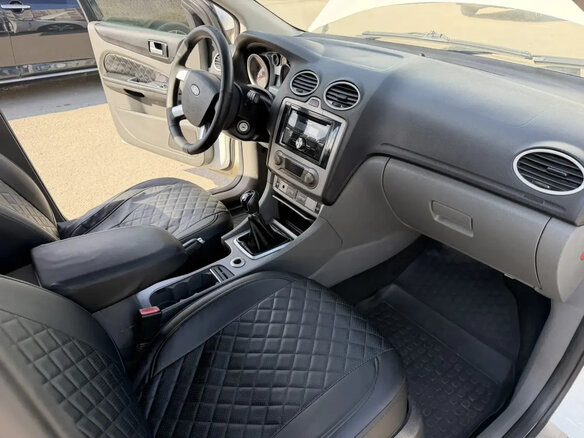 2010 Ford Focus II Рестайлинг, белый, 460000 рублей - вид 6