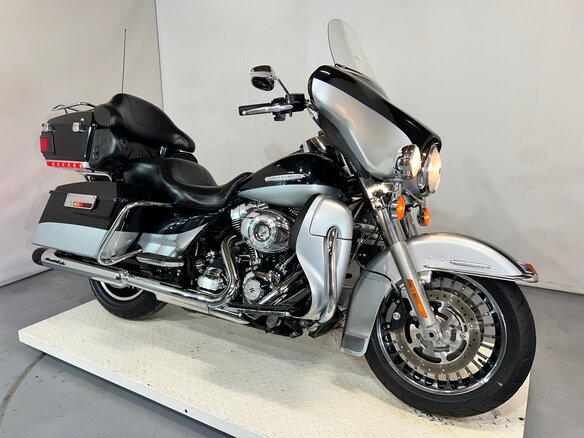 2012 Harley-Davidson Electra Glide, серебристый, 749000 рублей - вид 4