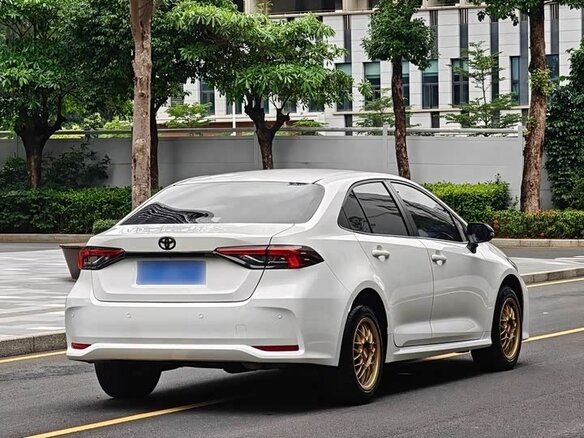 2023 Toyota Corolla XII (E210) Рестайлинг, белый, 1205000 рублей - вид 3