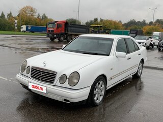 1999 Mercedes-Benz E-Класс 240 II (W210, S210) Рестайлинг, белый, 330000 рублей, вид 1