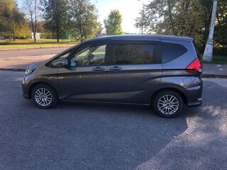 2017 Honda Freed+ II, серый, 1350000 рублей, вид 4