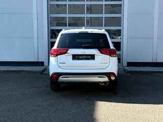 2019 Mitsubishi Outlander III Рестайлинг 3, белый, 2050000 рублей, вид 4