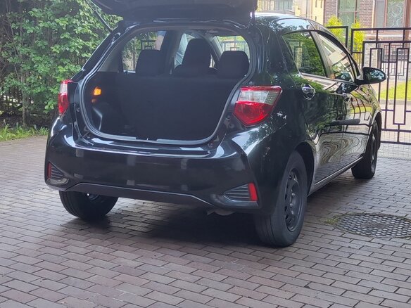 2019 Toyota Vitz III (XP130) Рестайлинг, чёрный, 990000 рублей - вид 1