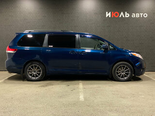 2011 Toyota Sienna III, синий, 1850000 рублей, вид 4
