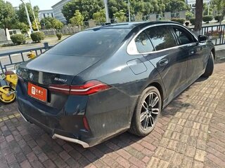 2025 BMW 5 серии Long 525Li VIII (G60/G61/G68), чёрный, 6274367 рублей, вид 3