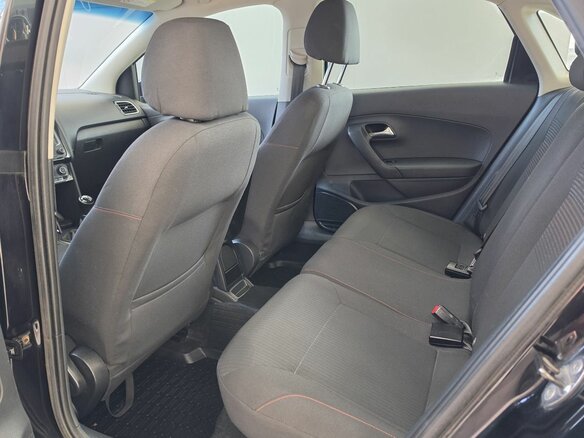 2017 Volkswagen Polo V Рестайлинг, чёрный, 899000 рублей - вид 11