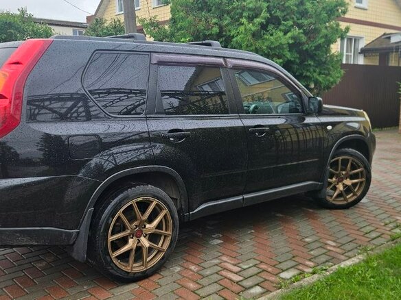 2010 Nissan X-Trail II, чёрный, 999900 рублей - вид 2