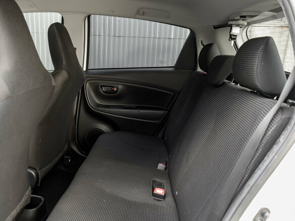 2019 Toyota Vitz III (XP130) Рестайлинг 2, белый, 980000 рублей - вид 20