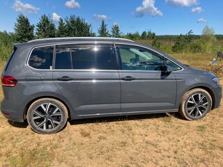 2021 Volkswagen Touran II, серый, 1870000 рублей, вид 3