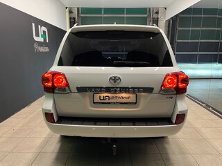 2014 Toyota Land Cruiser 200 Series Рестайлинг 1, белый, 4800000 рублей, вид 4