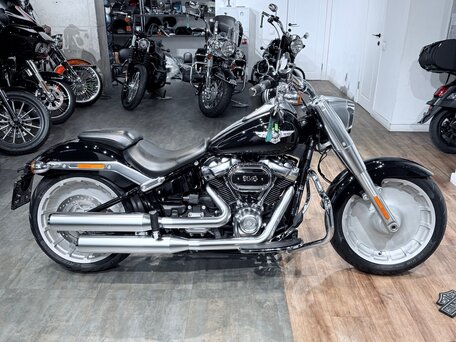 2019 Harley-Davidson Fat Boy, чёрный, 1799000 рублей, вид 3