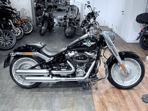 2019 Harley-Davidson Fat Boy, чёрный, 1799000 рублей - вид 2