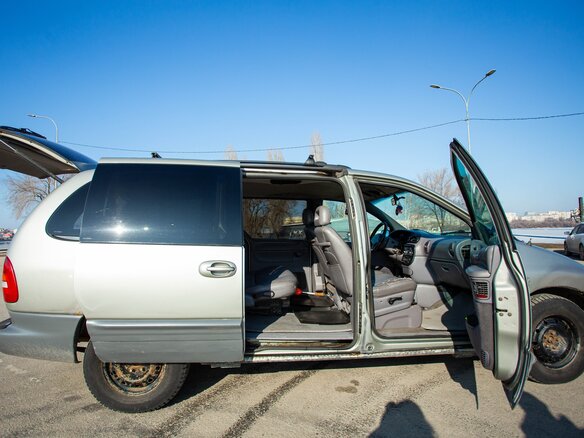 1998 Chrysler Voyager Grand III, серый, 190000 рублей - вид 7