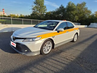 2020 Toyota Camry VIII (XV70), белый, 2050000 рублей, вид 1
