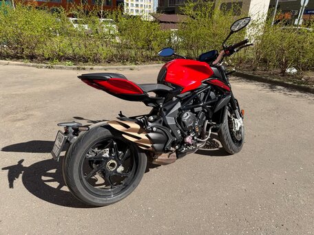 2022 MV Agusta Brutale 800, красный, 1230000 рублей, вид 2