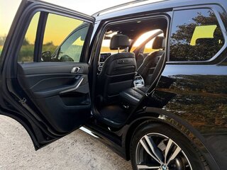 2023 BMW X7 40i I (G07) Рестайлинг, чёрный, 7000000 рублей, вид 5