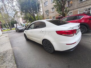 2015 Kia Rio III Рестайлинг, белый, 385000 рублей, вид 1