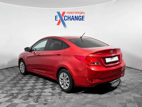2016 Hyundai Solaris I Рестайлинг, красный, 960000 рублей, вид 4