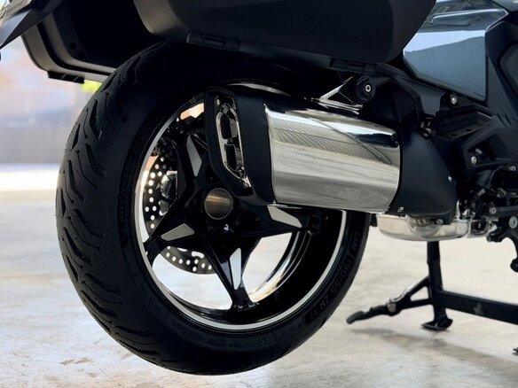 2025 BMW R 1300 RT, чёрный - вид 12