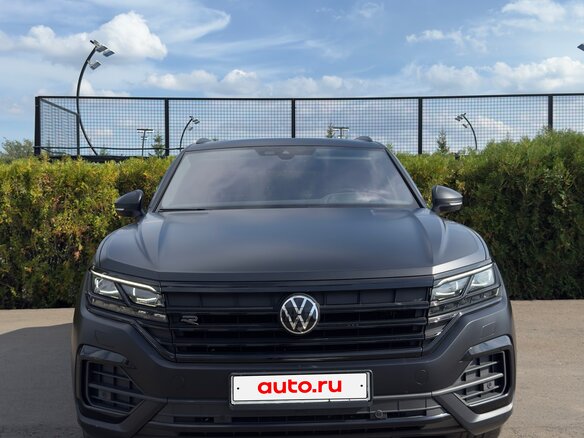 2022 Volkswagen Touareg III, чёрный, 7800000 рублей - вид 1
