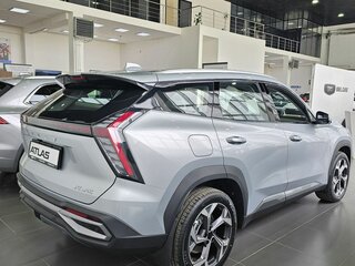 2026 Geely Atlas II, серебристый, 3499990 рублей, вид 4