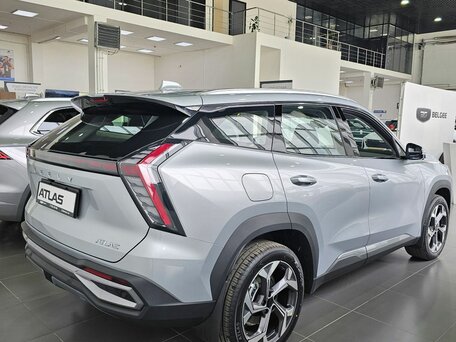 2026 Geely Atlas II, серебристый, 3499990 рублей, вид 4