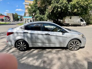 2013 Hyundai Solaris I, серебристый, 820000 рублей, вид 2