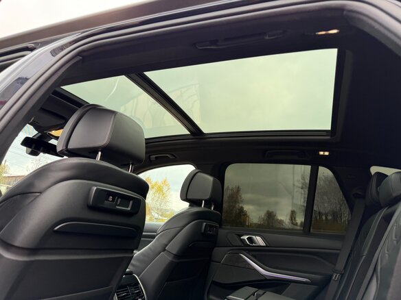 2018 BMW X5 50i IV (G05/G18), чёрный, 4700000 рублей - вид 25