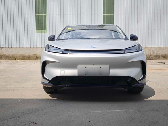 2026 Arcfox Beta T1 42.3 kWh, серебристый, 1100000 рублей - вид 1