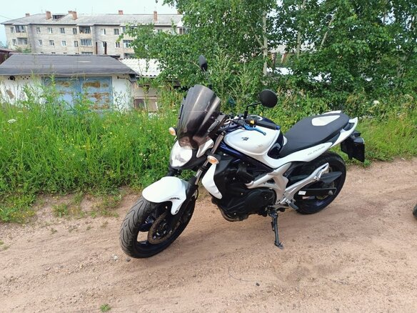 2010 Suzuki SFV 400 Gladius, белый, 370000 рублей - вид 1