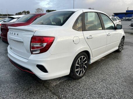 2026 Lada (ВАЗ) Granta Sportline I Рестайлинг, белый, 1358000 рублей, вид 5
