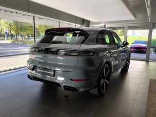 2026 Porsche Cayenne GTS III Рестайлинг, серый, 28980000 рублей, вид 5