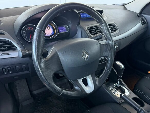 2013 Renault Megane III Рестайлинг, красный, 850000 рублей - вид 16