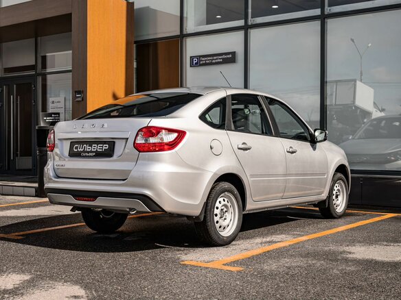 2026 Lada (ВАЗ) Granta I Рестайлинг, серебристый - вид 1