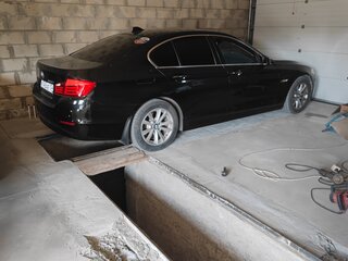 2012 BMW 5 серии 520i VI (F10/F11/F07), чёрный, 1800000 рублей, вид 2