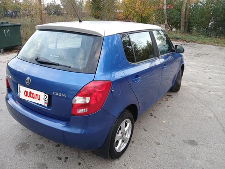 2013 Skoda Fabia II Рестайлинг, синий, 625000 рублей, вид 4