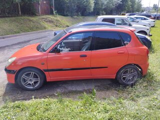 2001 Daihatsu Sirion I (M1), красный, 250000 рублей, вид 4
