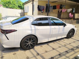 2022 Toyota Camry VIII (XV70) Рестайлинг, белый, 1900000 рублей, вид 3