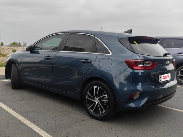 2020 Kia Ceed III, синий, 1800000 рублей - вид 3
