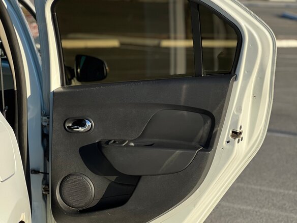2014 Renault Logan II, белый, 328000 рублей - вид 21