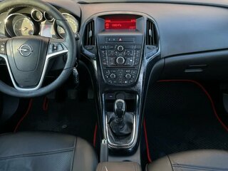 2013 Opel Astra J Рестайлинг, белый, 745000 рублей, вид 3