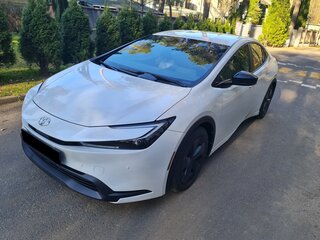 2024 Toyota Prius V (XW60), белый, 3017009 рублей, вид 2