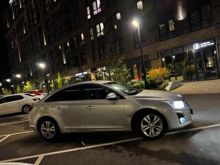 2014 Chevrolet Cruze I Рестайлинг, серебристый, 695000 рублей, вид 3